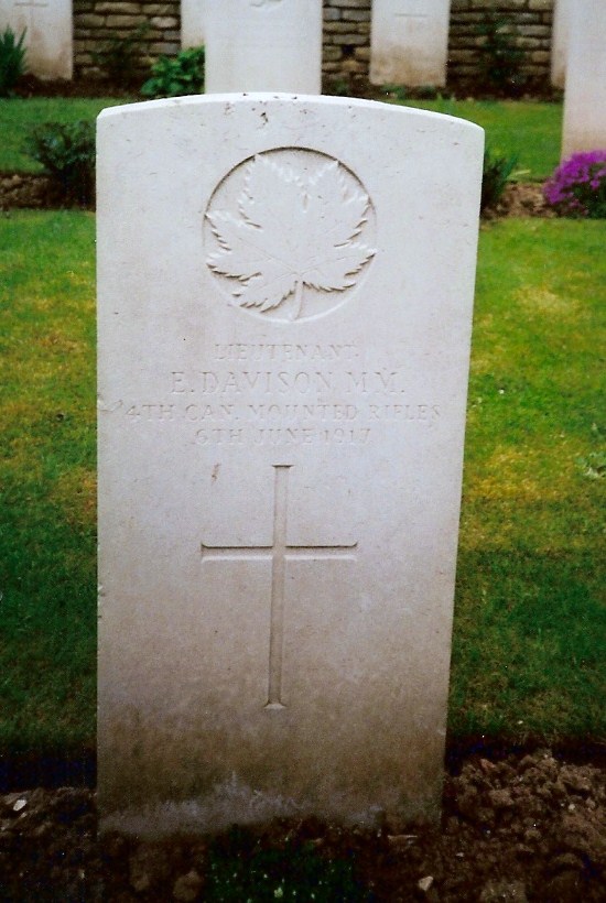 Lt. Edward Davison's headstone, Petit Vimy Cemetery